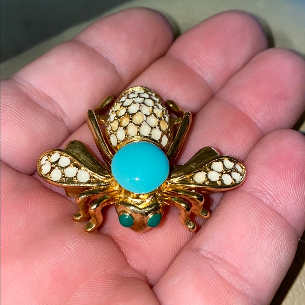 Vintage estate gold enamel bee brooch pin